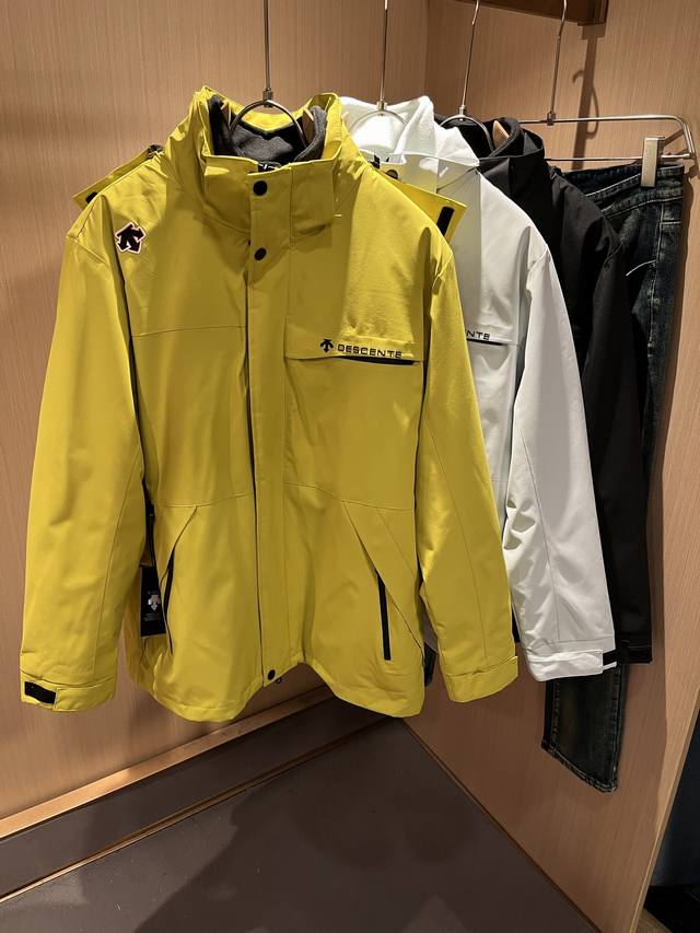 迪桑特Descente 两件套！2025秋冬新款男女同款夹克外套，自1935年荣耀至今的专业运动品牌。80余年来，始终坚持“Design That Moves”