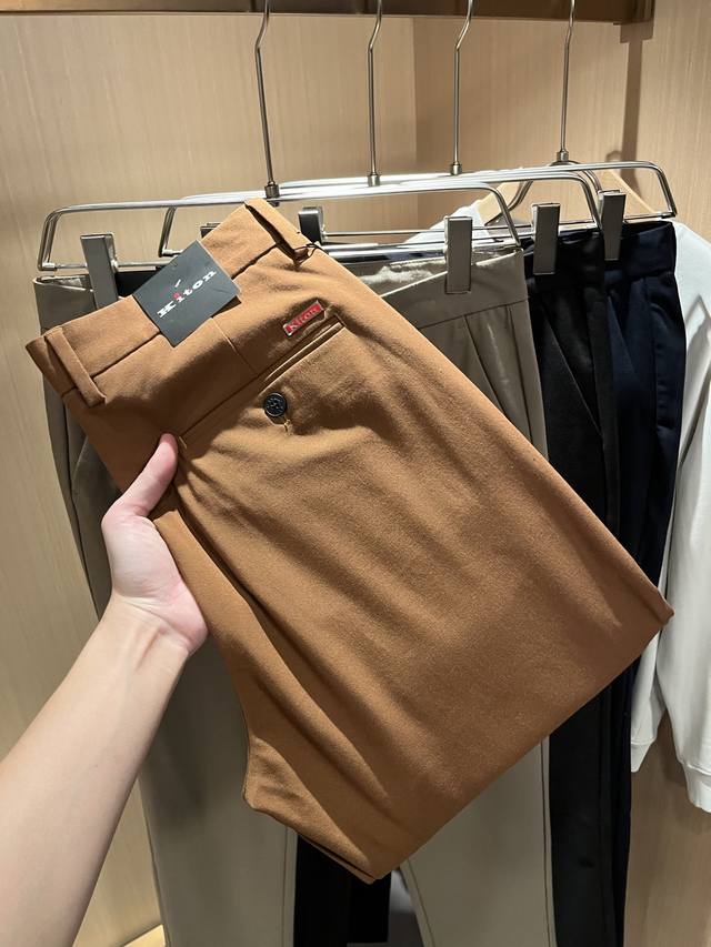 Kiton 2025秋冬新款西裤，男士经典商务休闲基础长裤西裤！贸易公司渠道稀出，领先官网发售！设计值与实穿性均在线的一款裤装，兼顾时尚感的同时，绝对算得上是今
