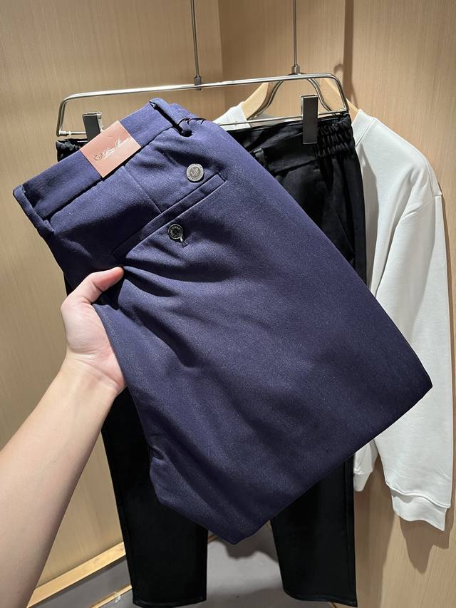 Loro piana诺悠翩雅 2025秋冬新品男士休闲裤，最新的贸易订单全品相！！网红款！后幅Logo五金设计！上身舒适透气，不僵硬，整体有着丰富的立体感，品质