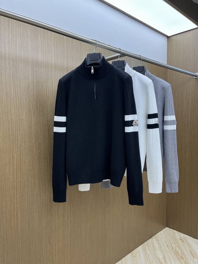 秋冬爆品 Mon 2540Aw秋冬新款 同步 时尚经典针织毛衣 秋冬必备款 采用针织衫加厚毛衣，精致简洁大方 品牌元素点缀设计 没有过多复杂的工艺 玩的就是设计