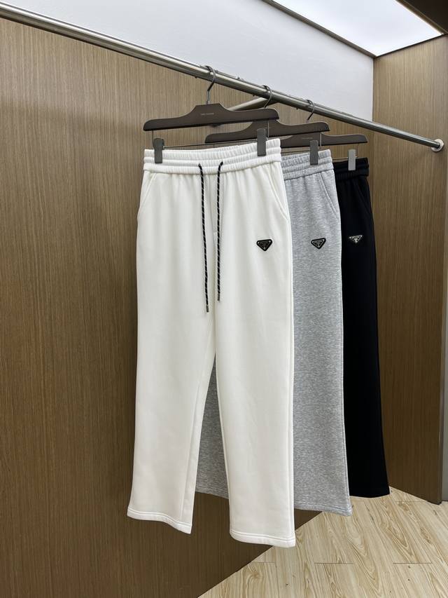 秋冬加绒款 pd 2540Ss秋冬新款休闲裤加绒直筒 高端版本！定制面料 透气舒适度高，细节无可挑剔。品牌元素设计理念，体现高品质。手感细腻柔软！呈现休闲裁剪，