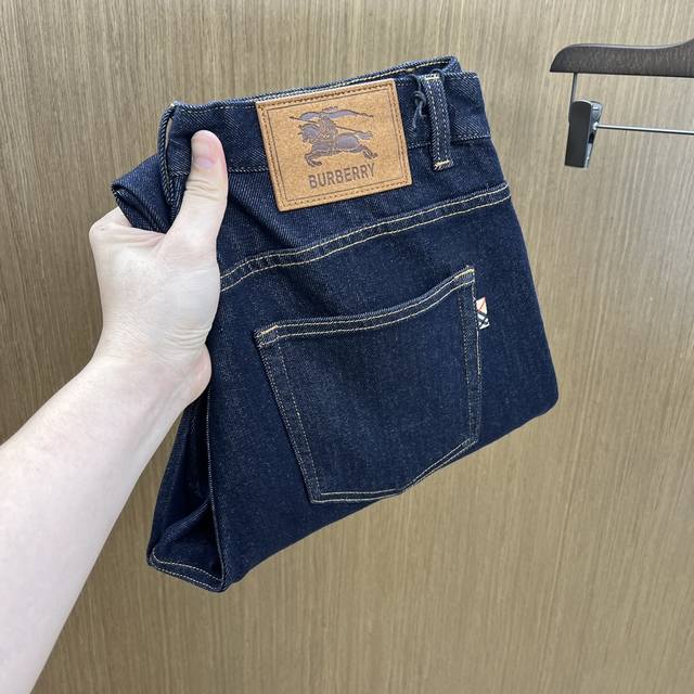 秋冬 Bbr 高端定制品质 25Ss秋冬最新款原单牛仔裤 柜台同步发售 原版定制复刻 客供五金辅料 原单品质 进口牛仔面料重工洗水 做工走线精细 上身绝佳，优选