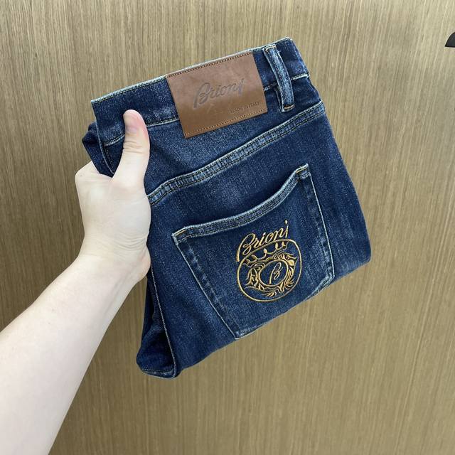 秋冬 Buoni 高端定制品质 25Ss秋冬最新款原单牛仔裤 柜台同步发售 原版定制复刻 客供五金辅料 原单品质 进口牛仔面料重工洗水 做工走线精细 上身绝佳，