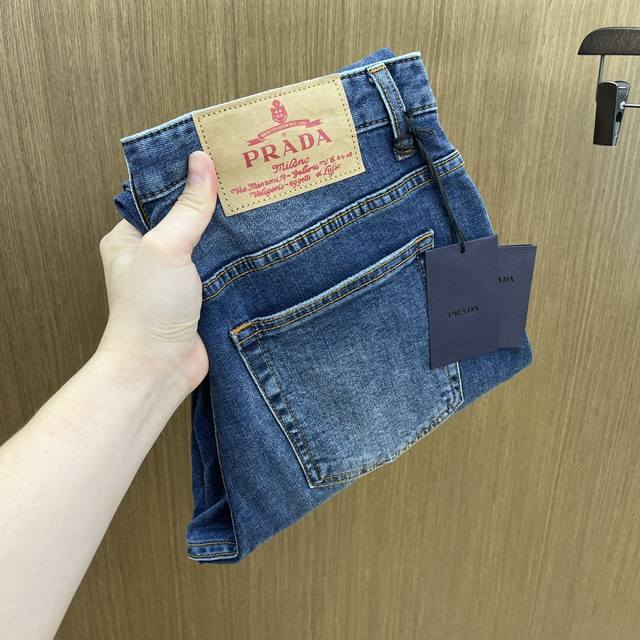 秋冬 pd 高端定制品质 25Ss秋冬最新款原单牛仔裤 柜台同步发售 原版定制复刻 客供五金辅料 原单品质 进口牛仔面料重工洗水 做工走线精细 上身绝佳，优选单