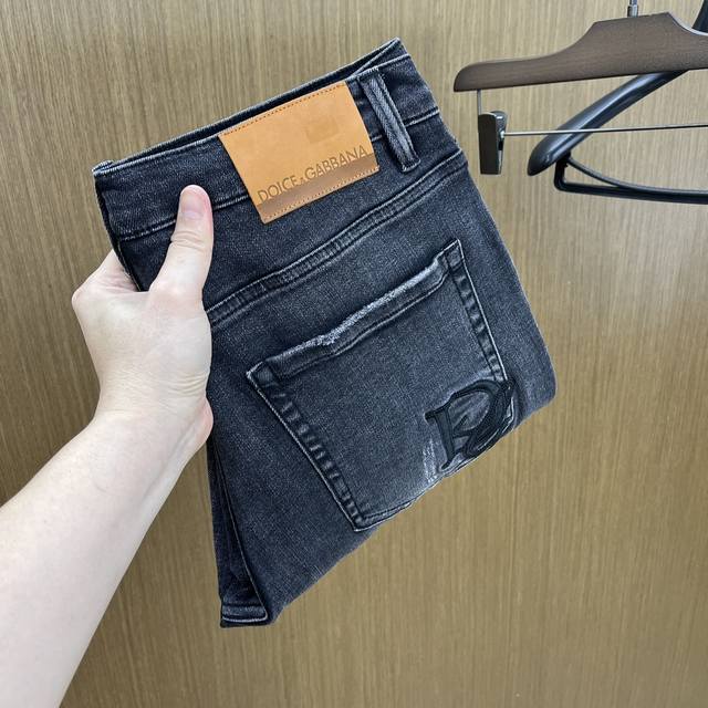 秋冬 Dg 高端定制品质 25Ss秋冬最新款原单牛仔裤 柜台同步发售 原版定制复刻 客供五金辅料 原单品质 进口牛仔面料重工洗水 做工走线精细 上身绝佳，优选单