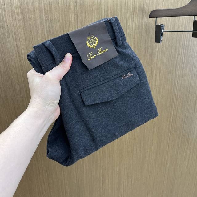 秋冬 Lp2540Ss秋冬新品，官网同步有售，男士高端商务休闲西裤，高端进口面料，带弹力，后面采用硅胶字母压胶，五搭配，即经典又时尚，合体裁缝，上身效果无约束感