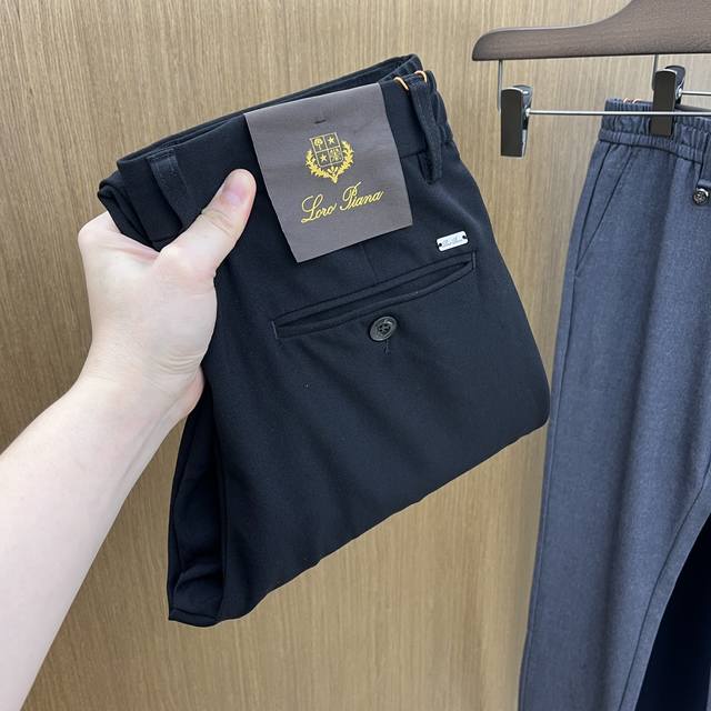 秋冬 Lp2540Ss秋冬新品，官网同步有售，男士高端商务休闲西裤，高端进口面料，带弹力，后面采用硅胶字母压胶，五搭配，即经典又时尚，合体裁缝，上身效果无约束感