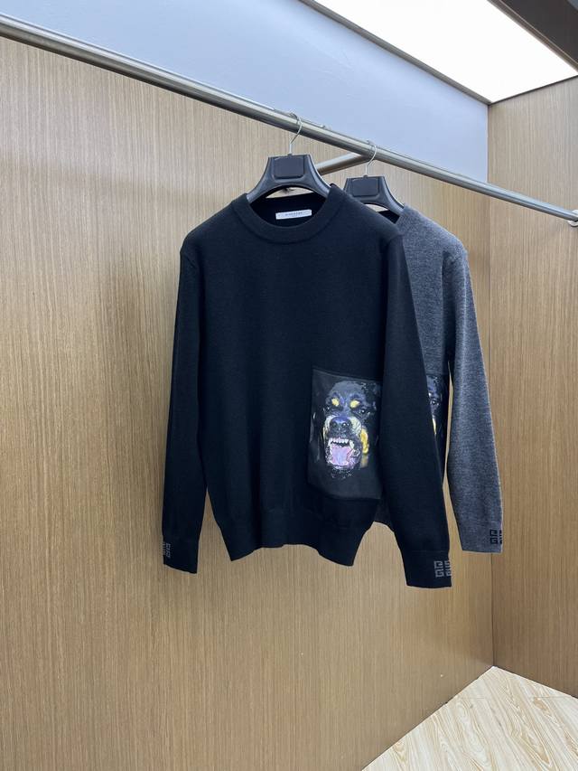 秋冬 Gvc Fw秋冬新款 同步 时尚经典基础款提花拼色针织 秋冬必备款 采用羊毛混纺针织衫加厚毛衣，精致简洁大方Logo点缀设计 没有过多复杂的工艺 玩的就是