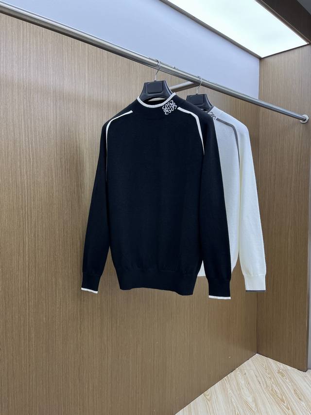 秋冬 Loefw秋冬新款 同步 时尚经典基础款提花拼色针织 秋冬必备款 采用羊毛混纺针织衫加厚毛衣，精致简洁大方Logo点缀设计 没有过多复杂的工艺 玩的就是设