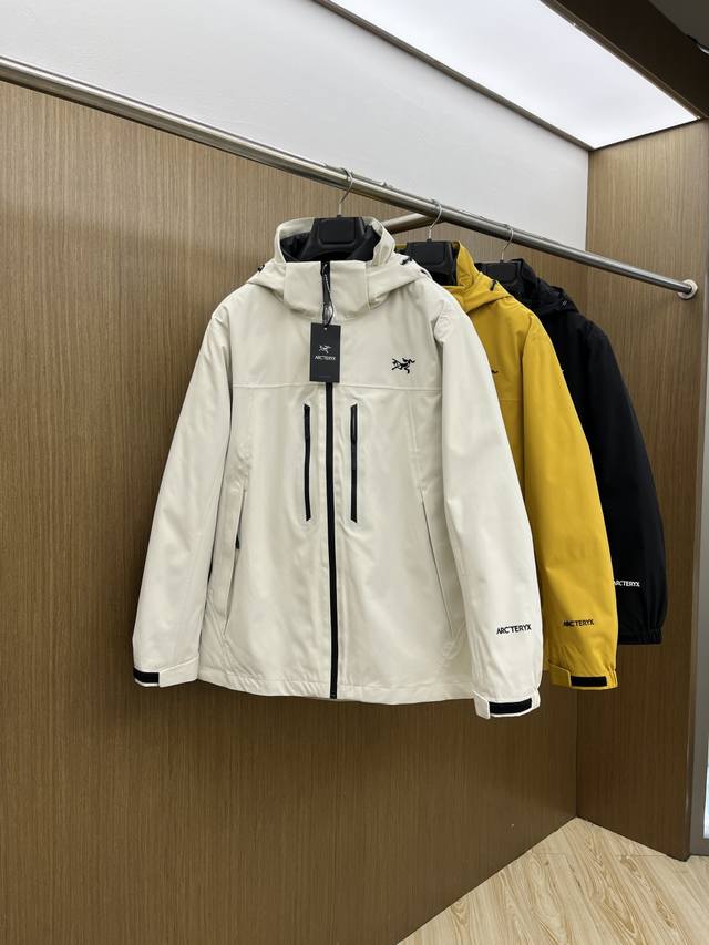 秋冬羽绒 始祖鸟 今年鸟家王炸款三合一冲锋衣羽绒服了来了！一衣三穿！内胆带Logo轻薄户外级羽绒服！外层是天花板级别鸟Beta Lt 系列！Arc‘Teryx