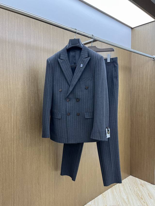 秋冬 套 Bc 2540休闲商务西装套装时尚而舒适的产品,让您在各种场合中都能自信、得体地展现风采。羊毛混纺面料,搭配现代化元素锁扣,呈现最前沿的格调与时尚的穿 秋冬 套 Bc 2540休闲商务西装套装时尚而舒适的产品,让您在各种场合中都能自信、得体地展现风采。羊毛混纺面料,搭配现代化元素锁扣,呈现最前沿的格调与时尚的穿