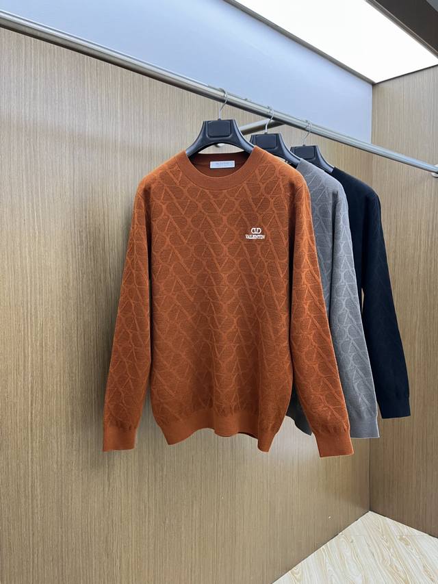 秋冬 Vltn 2540新款长袖圆领毛衣，胸前刺绣Logo。贸易公司渠道稀出，领先官网发售！搭配独特的设计，简洁干净、经典时髦的版型设计，属于可随意切换风格的百