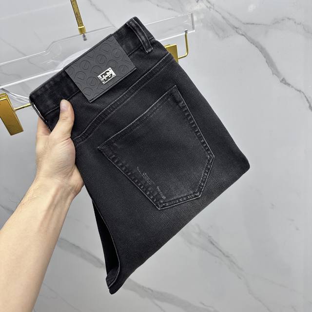 Dg杜嘉班纳 高端定制、2025秋冬最新款牛仔裤 柜台同步发售 原版定制复刻 原版五金辅料 原单品质 进口固色牛仔面料 重工洗水 做工走线精细 上身绝佳！优选单