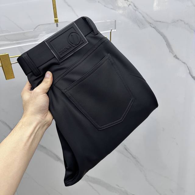 Zegna杰尼亚 高端定制、2025秋冬最新款休闲裤五袋西裤，柜台同步发售 原版定制复刻 客供五金辅料 原单品质 进口复合面料 抗皱坚挺，透气舒适。做工走线精细