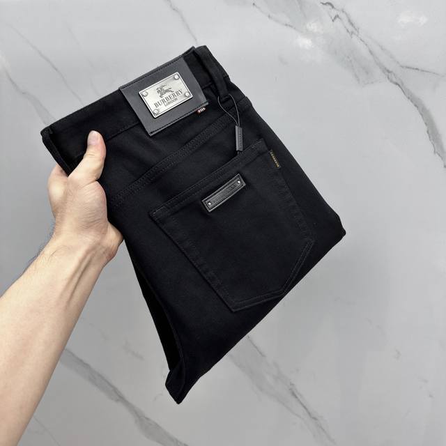 Bbr*巴宝莉 高端定制、2025早春最新款牛仔裤 柜台同步发售 原版定制复刻 客供五金辅料 原单品质 进口固色牛仔面料 重工洗水 做工走线精细 上身绝佳！优选