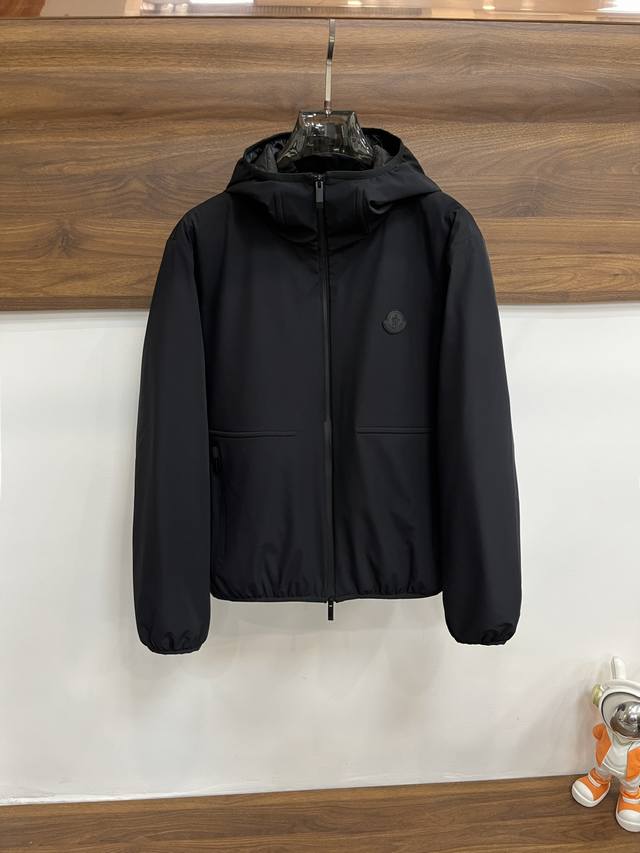 主推羽绒 Moncler 2025最新款时尚设计师款羽绒外套蒙口连帽羽绒服，冬季顶级轻奢羽绒服，爆款羽绒服，90#白鹅绒填充，胸口经典Logo处处细节显工艺足够