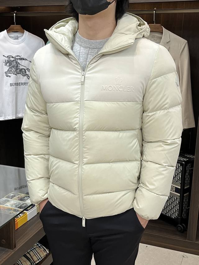 主推羽绒 Moncler 2025最新款时尚设计师款羽绒外套蒙口连帽羽绒服，冬季顶级轻奢羽绒服，爆款羽绒服，90#白鹅绒填充，胸口经典Logo处处细节显工艺足够
