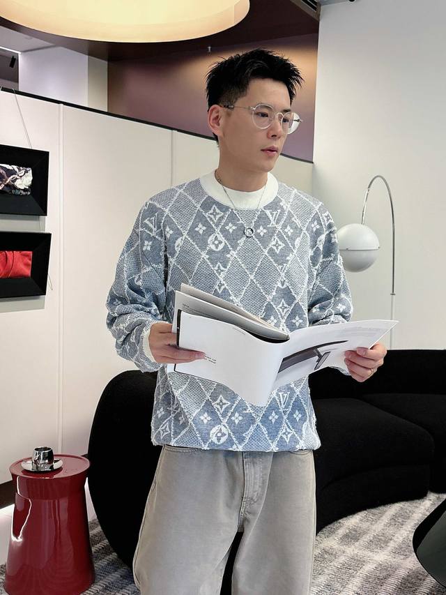 Lv 2025毛衣 2025秋冬最新系列，专柜1:1顶级复刻，全品相！加厚款，时下最流行的老钱风，老板必备单品！懂货的老板赶紧下手， 面料：100%羊毛 尺码M