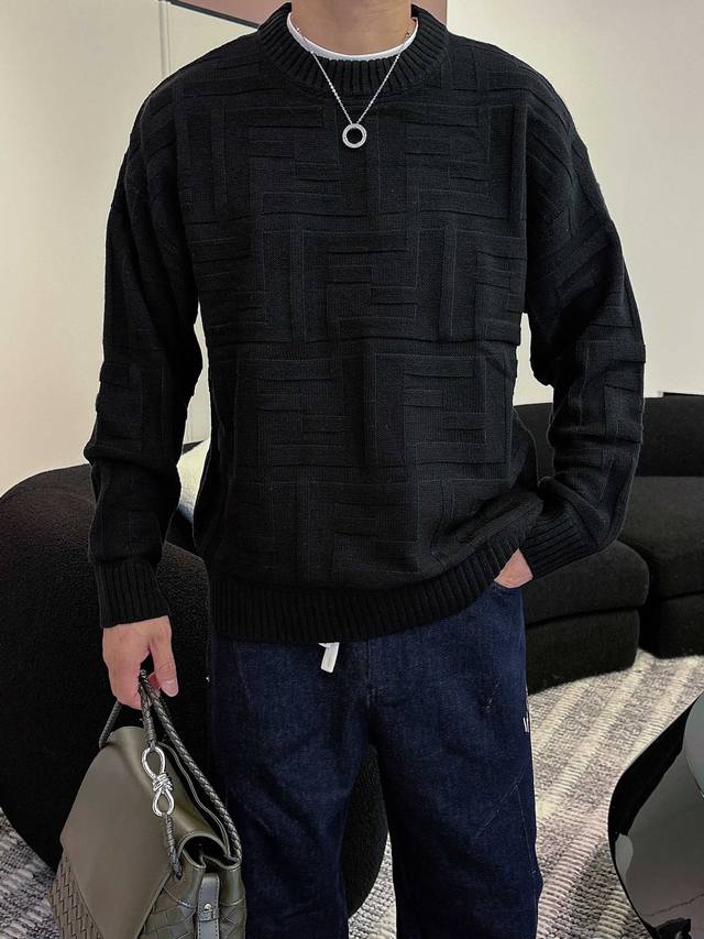 芬迪 2025毛衣 2025秋冬最新系列，专柜1:1顶级复刻，全品相！加厚款，时下最流行的老钱风，老板必备单品！懂货的老板赶紧下手， 面料：100%羊毛 尺码M
