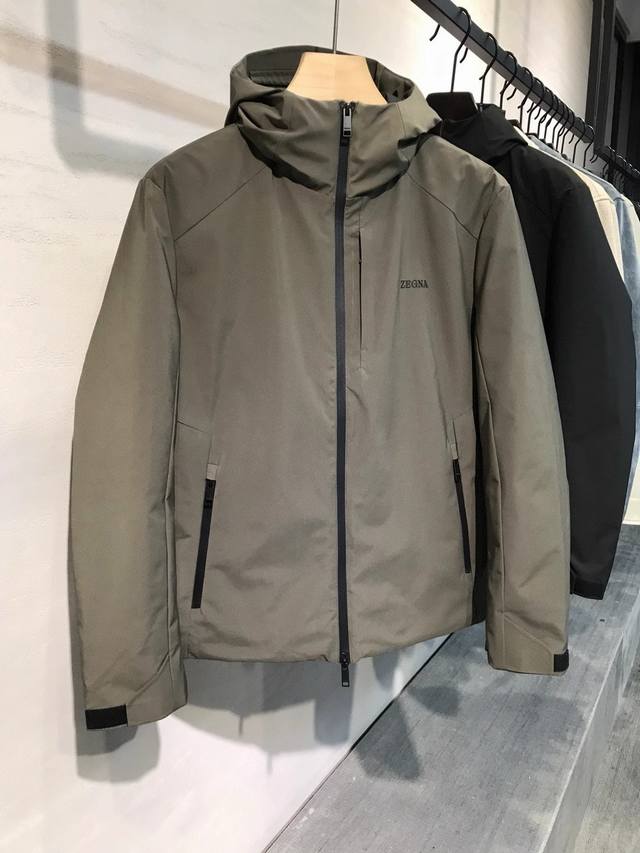 新品 -Ez家族男士商务休闲户外功能性白鸭绒帽羽绒服外套，香港洋行渠道货，纯正血统品质，高端意大利原厂出品，25年F W秋冬新款，高端一线成衣系列！！ 作为Ez