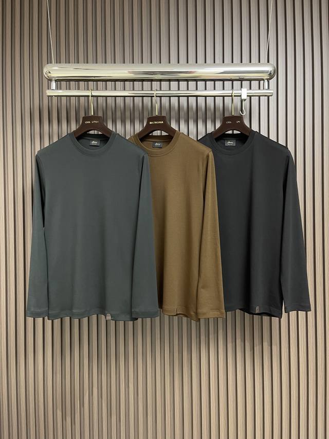 Brioni 布莱奥尼 天丝棉长袖T恤，高端奢华且白金级的一款经典基础款T恤衫。通体的设计完美融合意式美学，且传承了Bri家族的基因，走极简主义的路线，亦庄亦谐