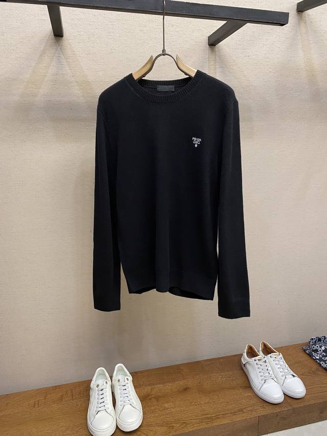 prada，标识剌绣细节Logo精纺羊毛毛衣针织衫。面料质感很好 尺码：S-2Xl Jbsp