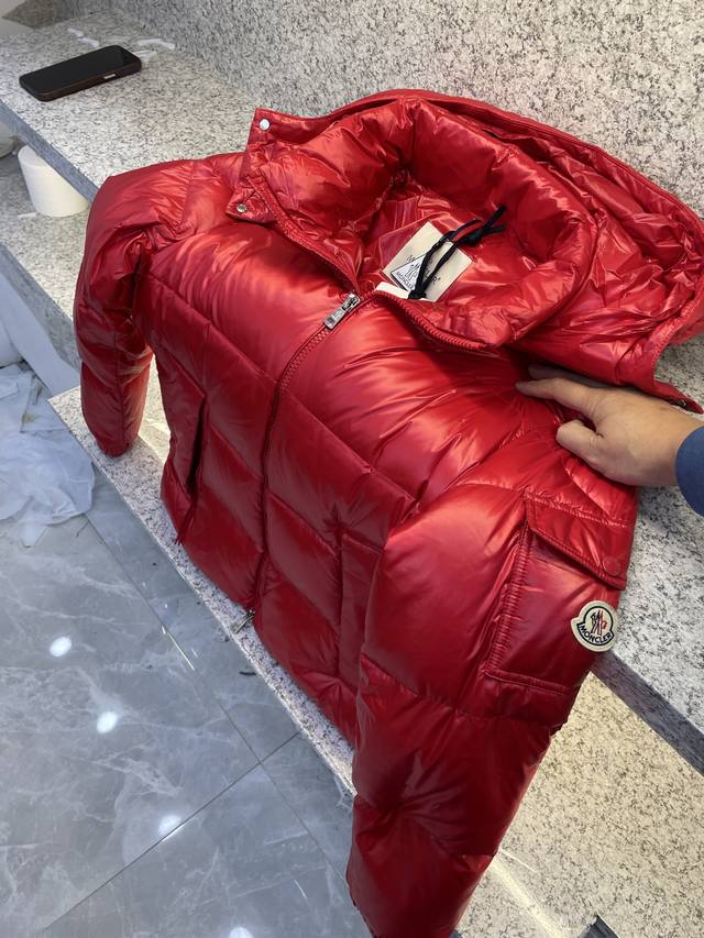 Mc盟扣莱高版本高端抗寒佳品 X25秋冬新品发布新增色玛雅系列官网首发 可拆卸帽羽绒服外套最新款亮光羽绒出货柜上同步面料及辅料全部订制，面料涂层有股感，质感超强