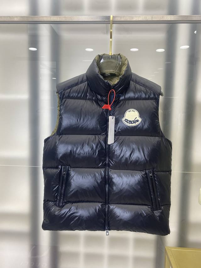 特级羽绒Moncler Lipsi羽绒马甲 特级鹅绒版本 .撞色拼接设计.填充超级饱满. 原版购入开发，区分全网一切看图打版的低端版本. 特级鹅绒填充原厂替换面