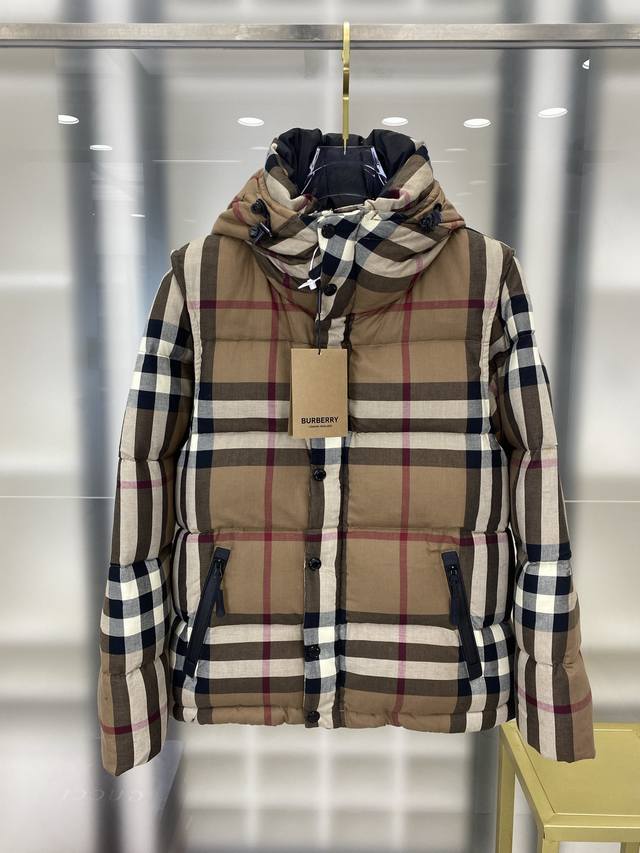 Burberry将羽绒美感与功能性实穿发挥到极致，作马甲 做外套，简约基础的多功能设计 就是有一入来一入的 在贸易公司接的单子，国内的外贸大厂做的，咱们客户都是