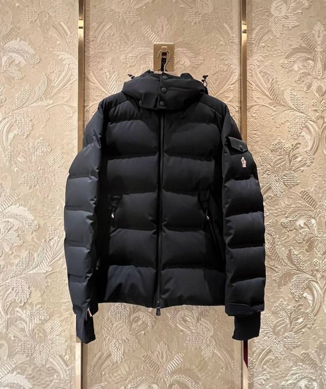 Moncler Montgetech高端男士短款羽绒夹克外套.柜台实拍展示.