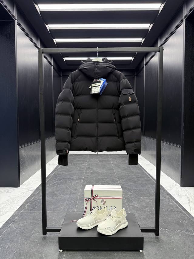 特级羽绒Moncler Montgetech高端男士短款羽绒夹克外套.柜台2W开外的高端单品.面料真是好的不要不要的.高端客必入单品. 包装再度升级 可加配原版