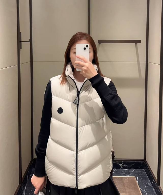 上身效果｜Moncler Guersac男士斜纹绗缝连帽羽绒马甲.男女上身都好看.