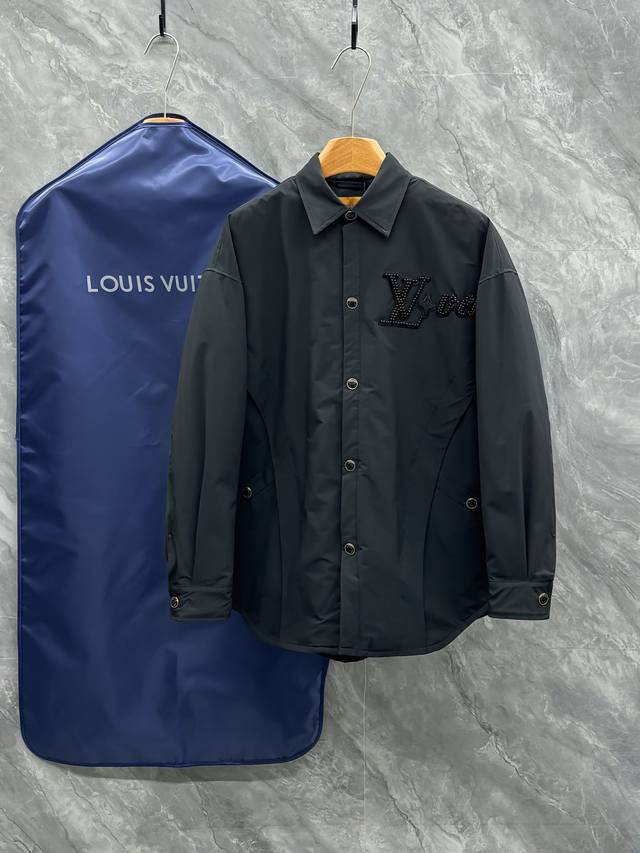 2025Ss冬季独家新品L家羽绒服 贸易公司渠道稀出，同步官网发售，内里填充国标90鹅绒羽绒朵，100%市面最高品质，上身轻盈保暖，在舒适的同时穿出独一无二的时