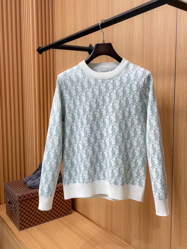 Dior迪奥 秋冬经典圆领套头羊毛衫，全品相！！！羊毛混纺面料，2025最新款 黄金比例！！修身款软黄金 百搭实用型的单品，搭配及实用性强大到天际，简洁大方上档