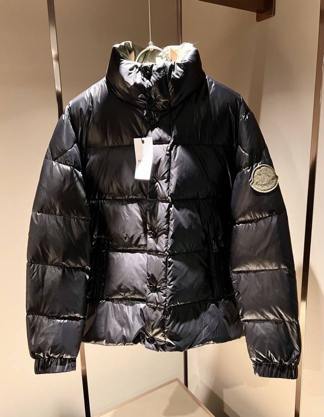 Mon*Ler蒙口 2025秋冬新款男女同款羽绒服 ！年度的压轴款登场...匠心技艺于一身的经典款.高时尚的时装韵味,颜值高配款.客供高端聚脂纤维面料设计,质感