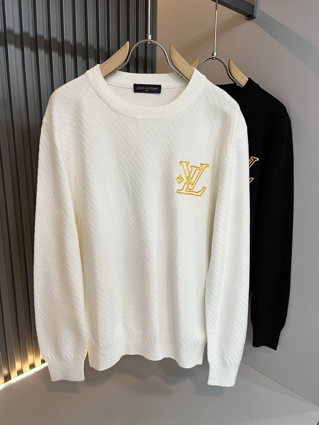 Louis Vuit*On 2025秋冬路易家族轻奢针织羊毛衫！男女同款装饰！ 路易家族的新高端，细节品质永远的那么完美无瑕，创意设计层出不穷。今年秋冬季节没有