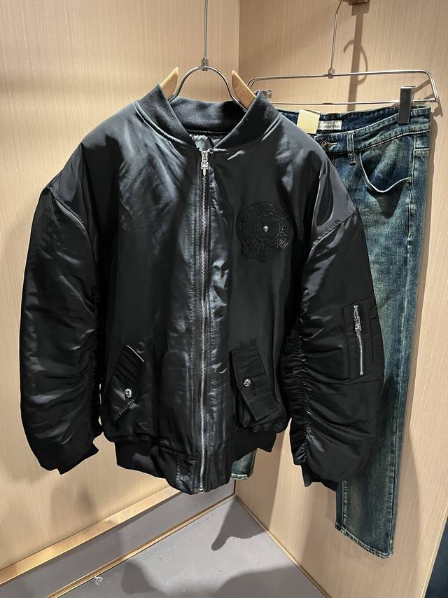 Chrome Hear*S克*心 2025秋冬新款男女同款夹克棉服外套，男女同款一款让你从心底认可的高街夹克外套，并且经过时间的推移而让你更加珍稀，潮流的高街之