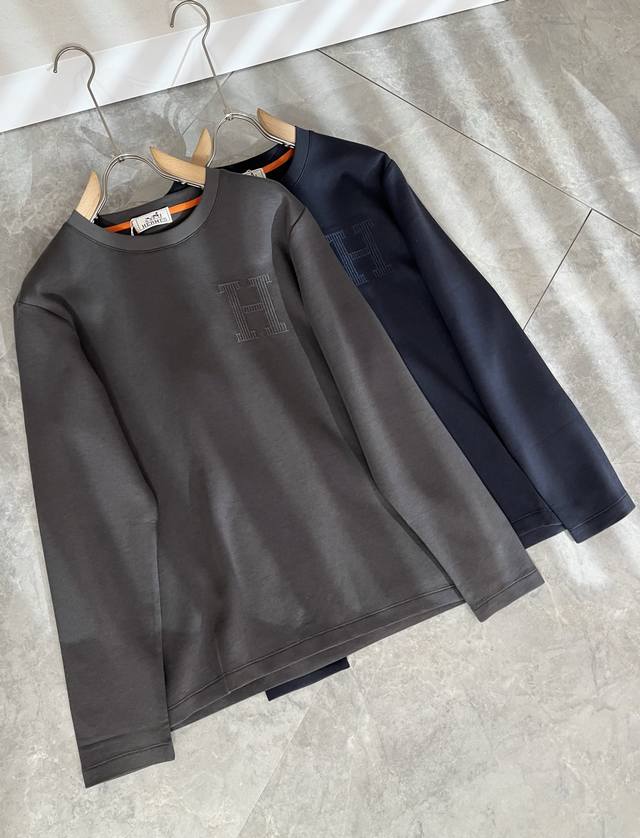Her*Mes爱*仕2025秋冬新款男士长袖打底T恤，全新升级百搭基础款，低调奢华，品格之选！甄选优质精选纯棉面料！打造而成，享受轻松自在的穿着体验，有着超强的