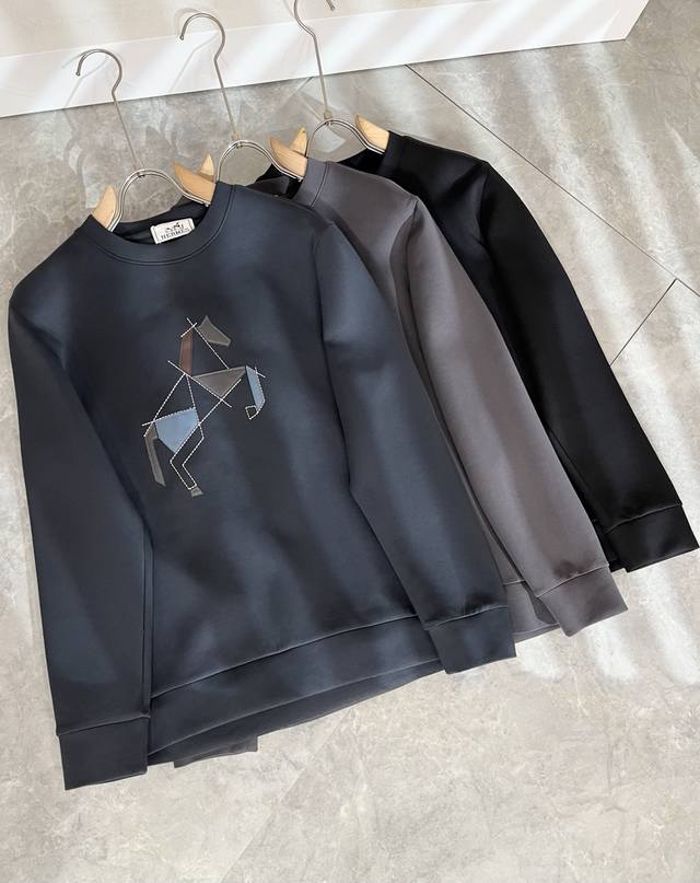 Her*Mes爱*仕2025秋冬新款男女同款卫衣，全新升级百搭基础款，低调奢华，品格之选！甄选优质精选纯棉打造而成，吸湿性好，舒适透气，享受轻松自在的穿着体验，