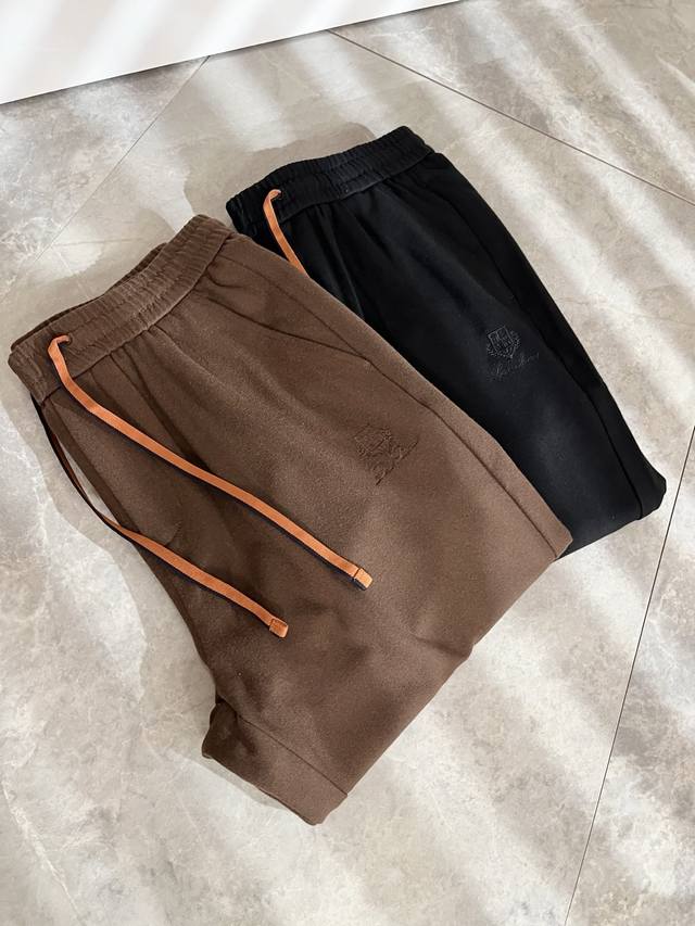 Loro piana诺悠翩雅 2025秋冬新品男士休闲裤，最新的贸易订单全品相！！网红款！上身舒适透气，不僵硬，整体有着丰富的立体感，品质出口订单，定制专属羊绒