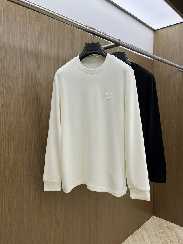 价格p修正 秋冬 Lv 官网秋冬新款爆款打底衫 面料选用暖姜天丝德绒 面料细腻柔软上身舒适 简约时尚 适配商务、Fjj休闲等多种场合 码数：48-56
