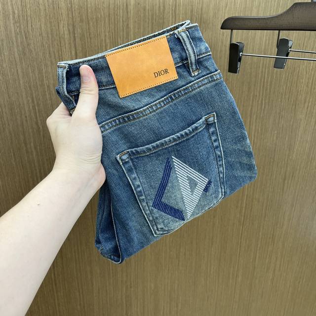 秋冬 Cd 高端定制、2025秋冬最新款牛仔裤 柜台同步发售 原版定制复刻 客供五金辅料 原单品质 进口牛仔面料重工洗水 精品皮牌 做工走线精细 上身绝佳！Fa