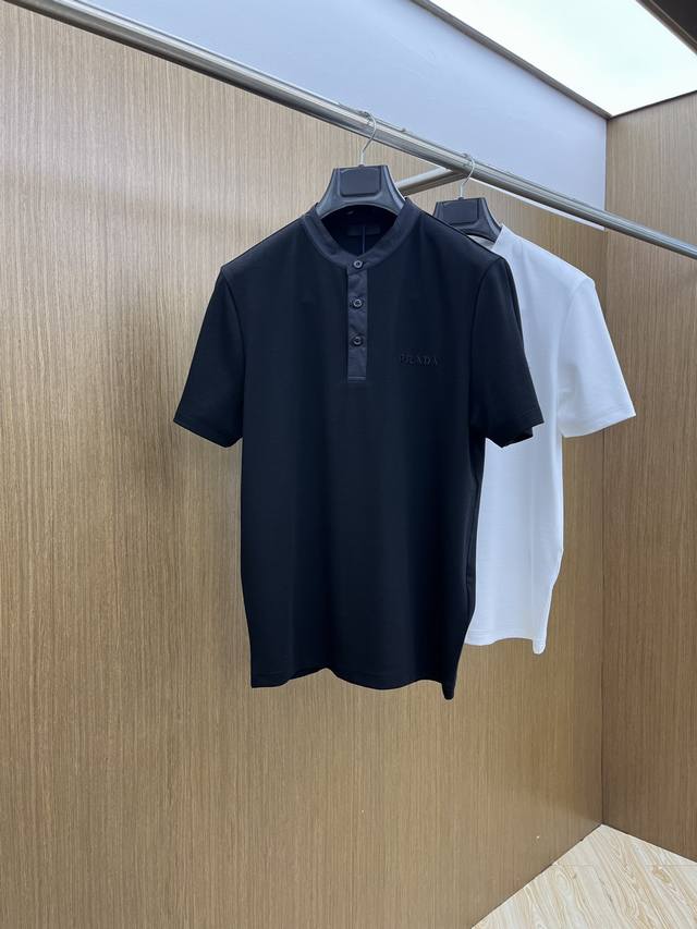 pd 2025秋冬 圆领刺绣短袖T恤打底衫 元素性的Logo徽章凸显休闲时尚魅力,依然独领时尚风骚.内搭好伴侣 客供高支弹力针织100%液氨空气层面料,平整匀称