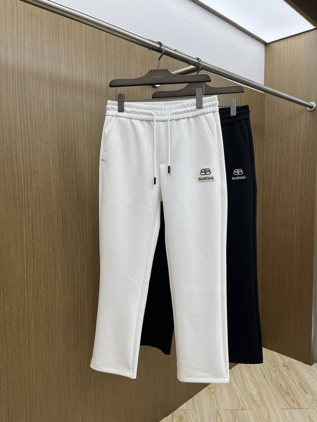 秋冬 Bbg 2540秋冬新款休闲裤 高端版本，定制面料 透气舒适度高，细节无可挑剔，品牌元素设计理念，体现高品质。手感细腻柔软！呈现休闲裁剪，上身版型超赞！F