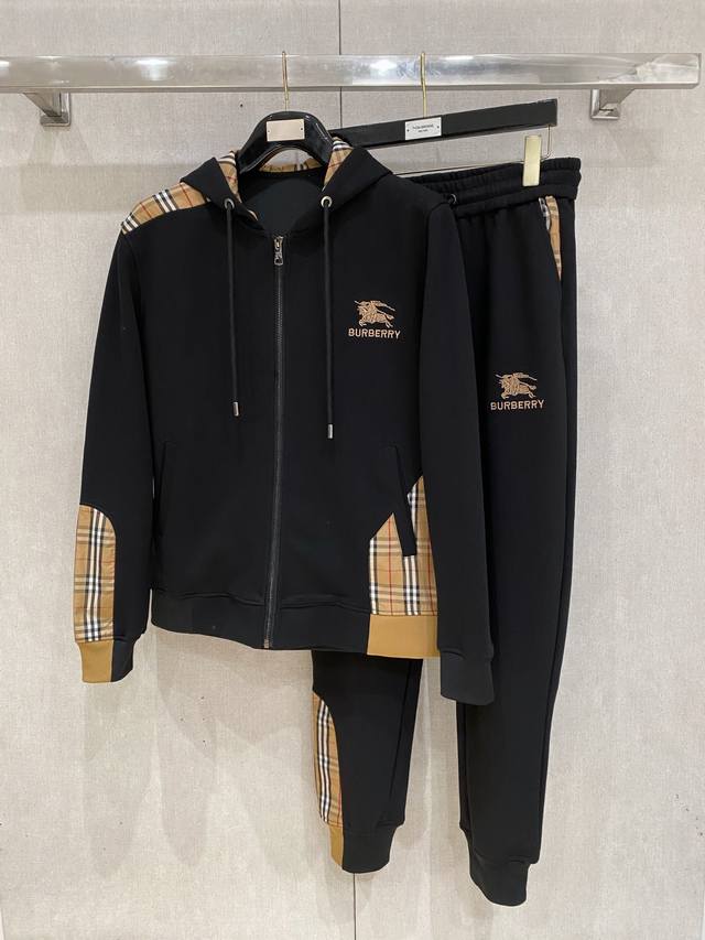 巴宝莉 Burberry 2025全新爆款开衫套装 原单狠货倾注顶级设计师的精心之作 就为一个贴合、完美的上身效果 全天然优质加厚纯棉100%，贴身的舒适感 高