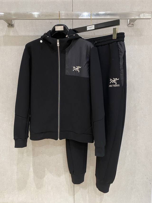 始祖鸟 2025全新爆款开衫套装 原单狠货倾注顶级设计师的精心之作 就为一个贴合、完美的上身效果 全天然优质加厚新空气层100%，贴身的舒适感 高贵典雅！原厂五