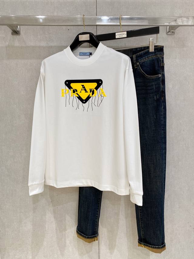 普拉达 高端定制 2025秋冬新款首发专柜最新款长袖打底单穿400克纯棉重工凹凸图案设计 领子袖子螺纹设计 高端订制 设计前卫时尚！品牌Logo重工艺设计 高端