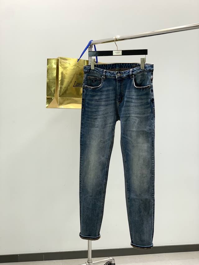 Lp Loro piana ，2025秋季最新品，专柜同步有售，原单狠货，时尚休闲牛仔裤，采用进口原版面料，顶级刺绣工艺字母图案装饰Logo，原版五金辅料装饰，