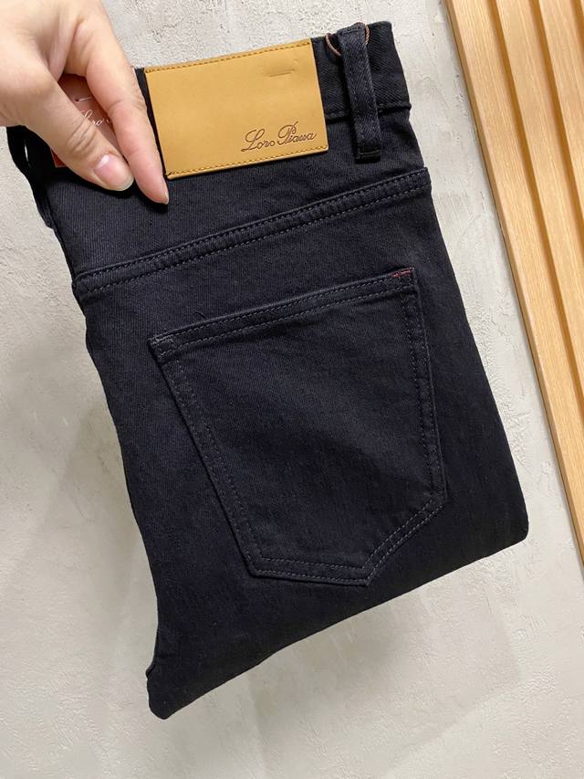 秋冬新款 L.p黑牛，经典老钱风品牌，设计简洁大气，品牌经典造型，大牌感十足， 修身好搭配，时尚首选！ 款号:5B095 码数：30-38.无35