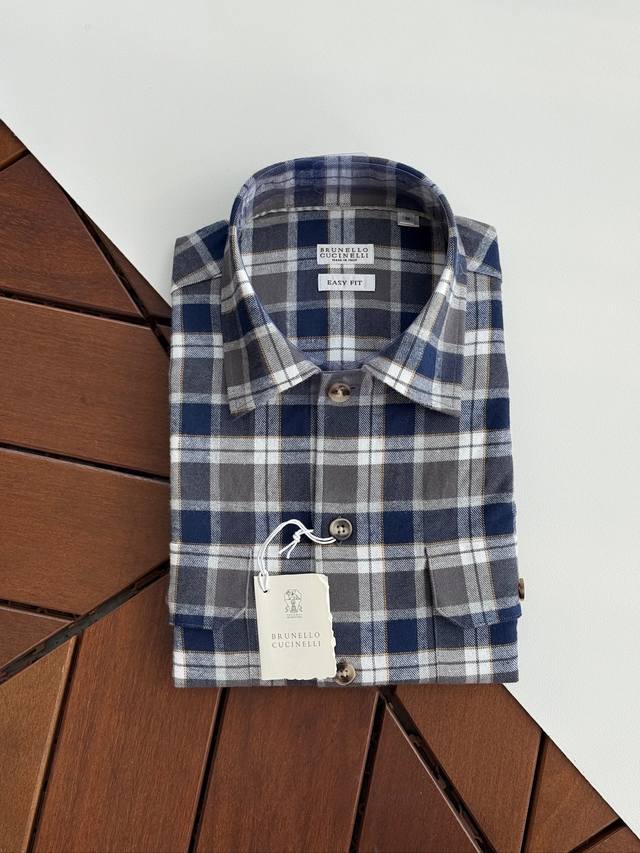 Bc，，，2025年秋冬第一弹磨毛工艺打造细腻质感！商务绅士通勤款时尚又得体双袋双袋盖衬衫。可商务可休闲！！！设计百搭好驾驭撞色格仔长袖衬衫。。。在繁忙的都市生